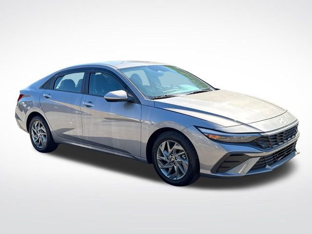 Used 2024 Hyundai Elantra SEL FWD image 9