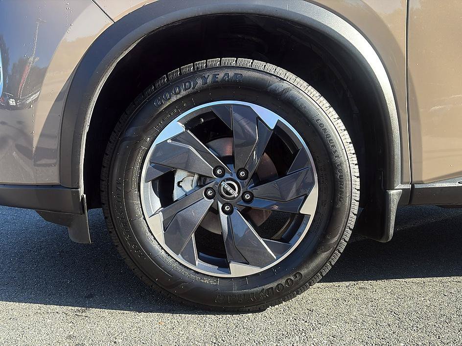 Certified 2025 Nissan Rogue SV AWD/4WD image 32