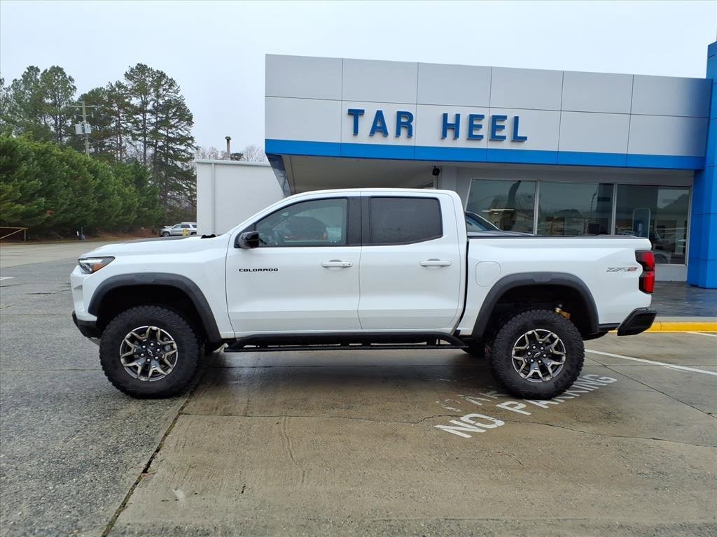 Used 2024 Chevrolet Colorado ZR2 w/ ZR2 Convenience Package III image 2
