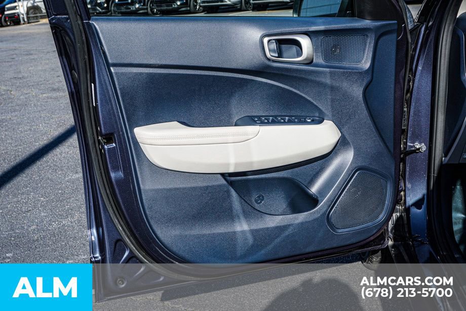 Used 2024 Hyundai Venue Limited image 48