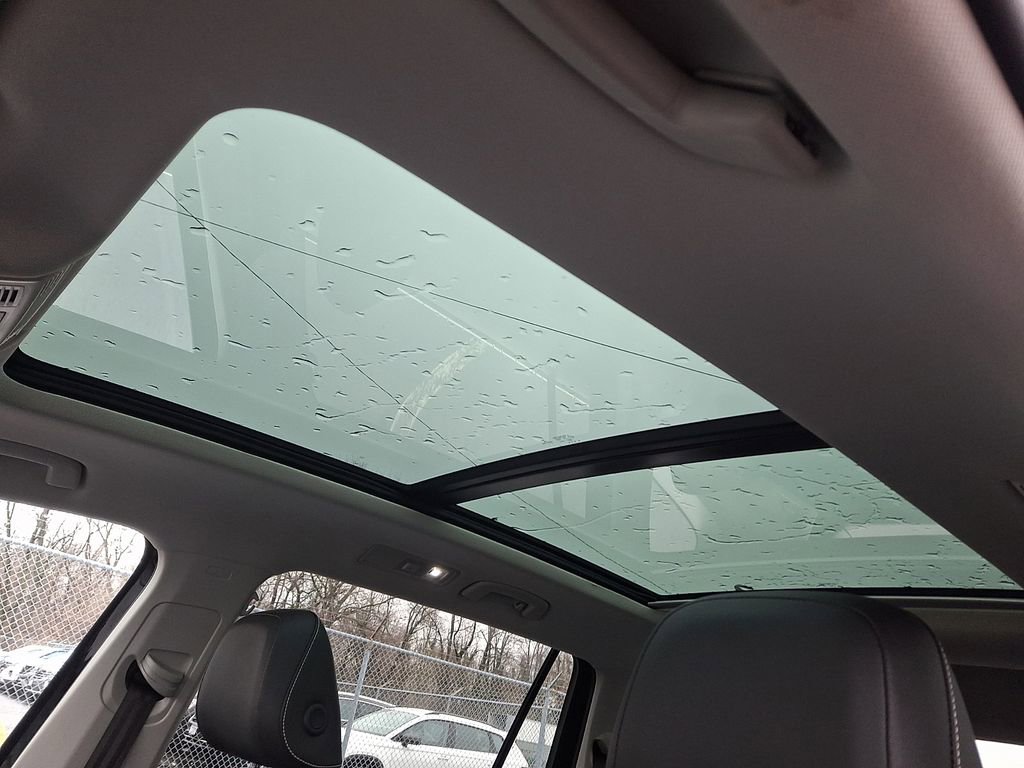 Certified 2022 Volkswagen Tiguan SE w/ Panoramic Sunroof Package image 14
