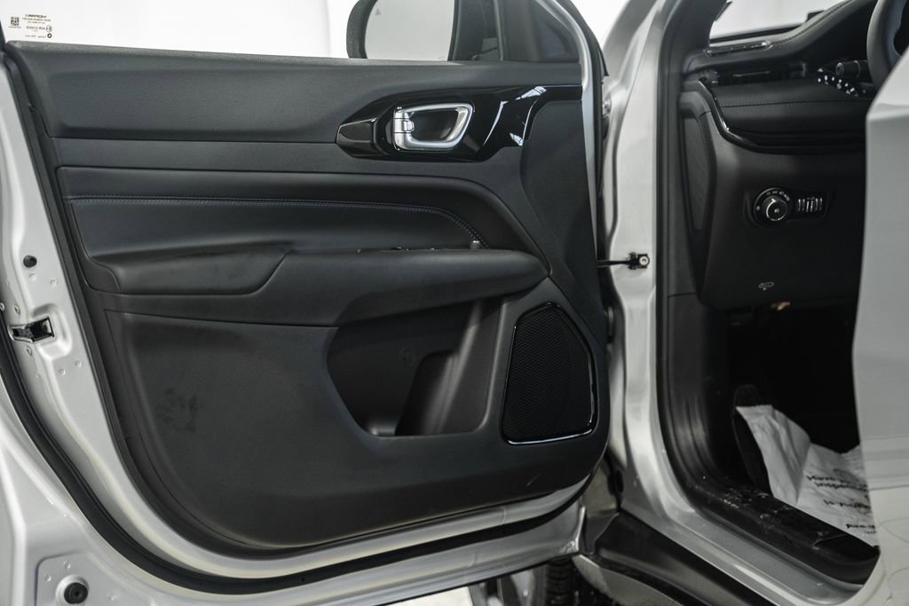 New 2026 Jeep Compass Latitude image 36