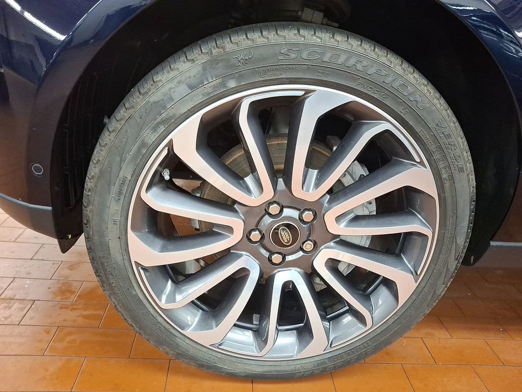 Used 2021 Land Rover Range Rover HSE image 6