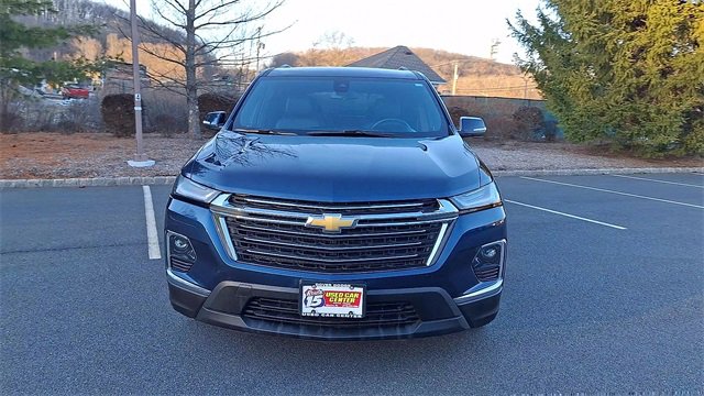 Used 2023 Chevrolet Traverse LT image 3
