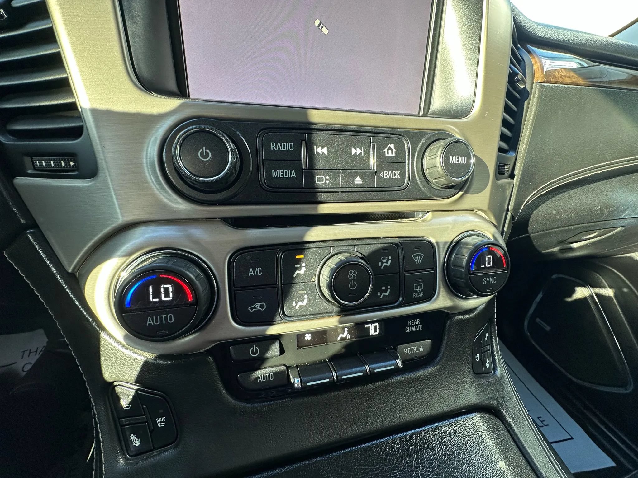 Used 2015 GMC Yukon Denali w/ Premium Package AWD/4WD image 32