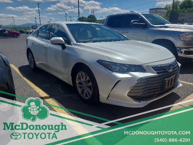 Used 2022 Toyota Avalon XLE FWD image 3