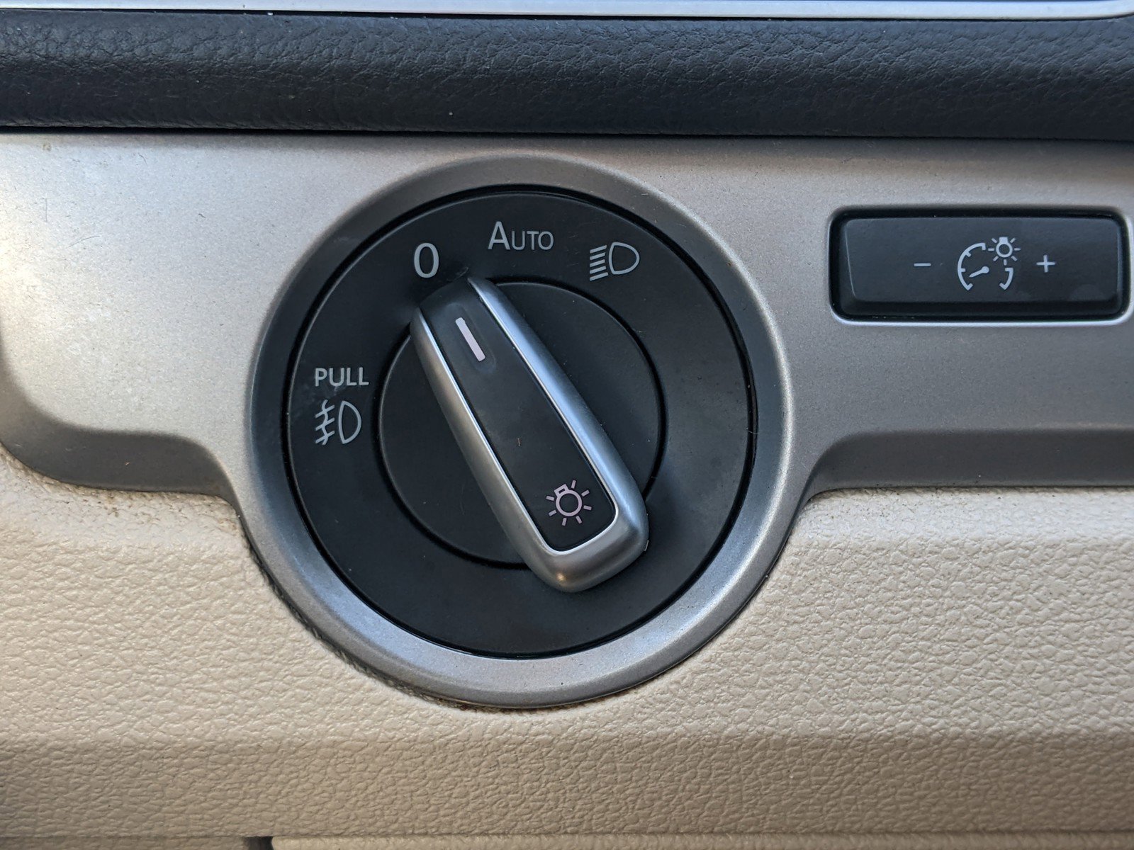 Used 2015 Volkswagen Passat 1.8T Limited Edition image 18