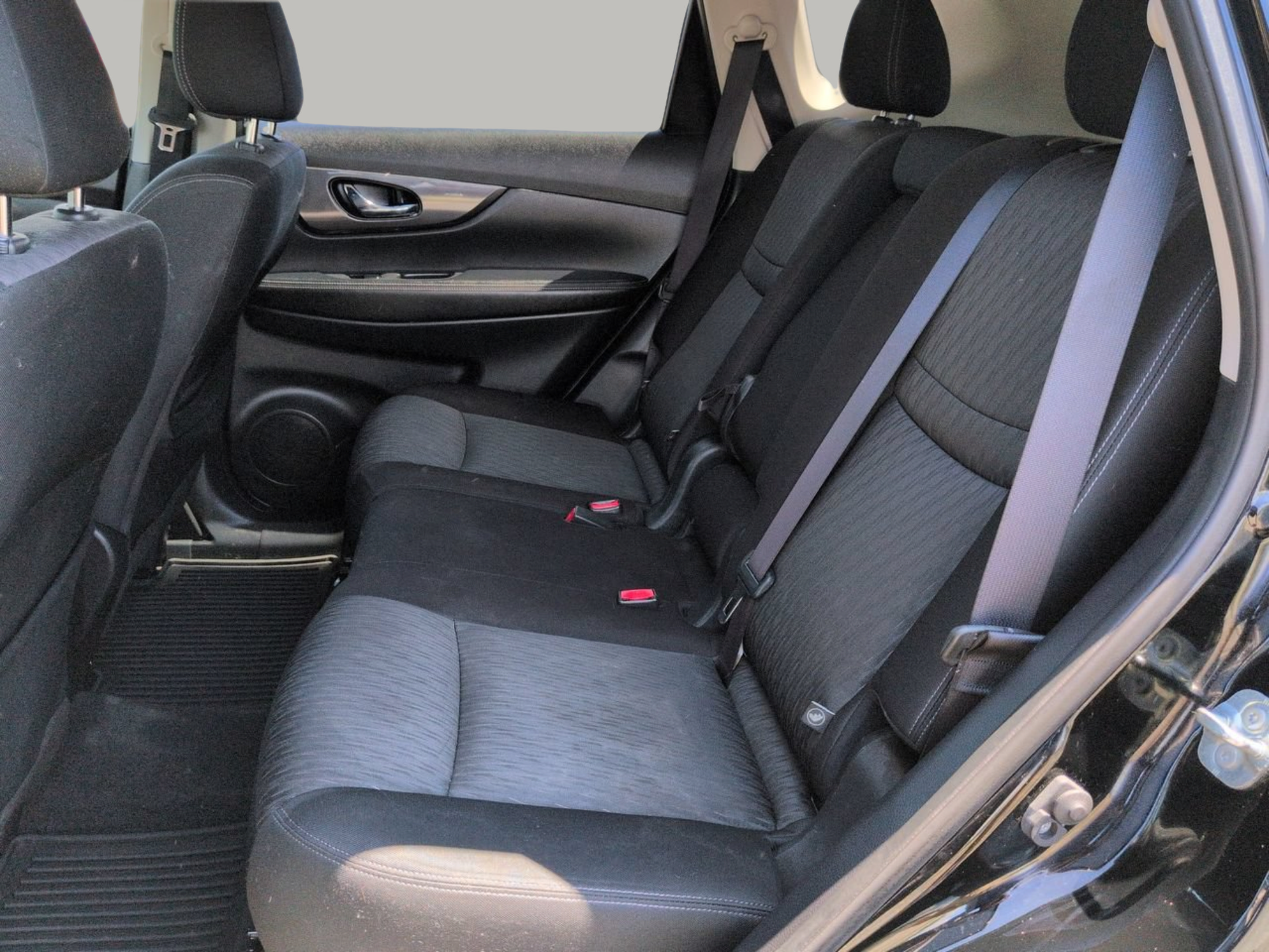 Used 2020 Nissan Rogue SV FWD image 19