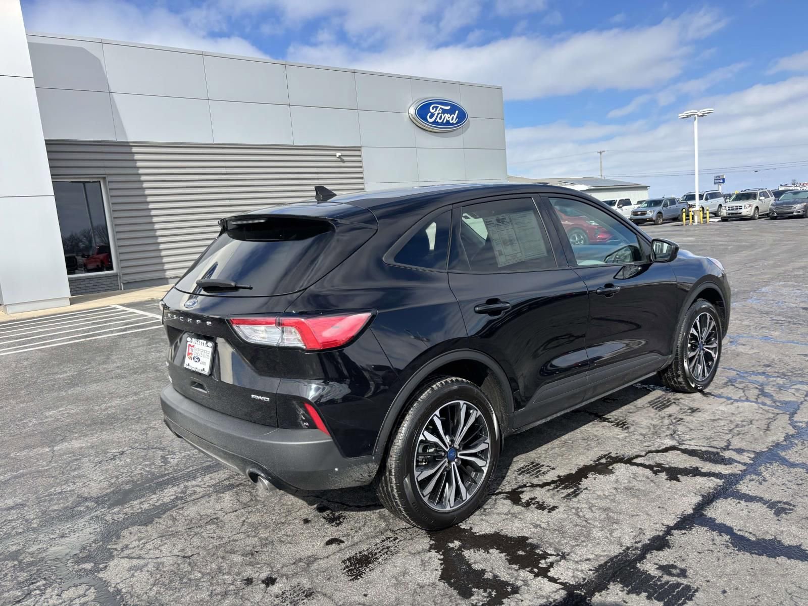 Used 2022 Ford Escape SE w/ SE Sport Appearance Package image 9