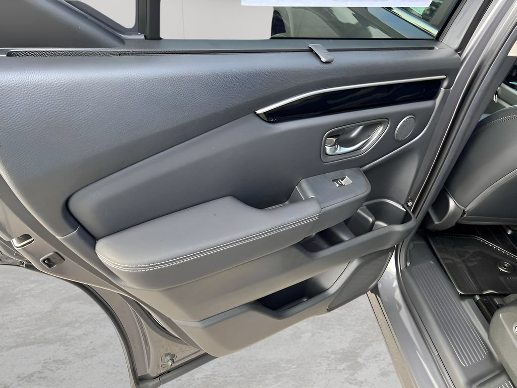 Used 2025 Honda Pilot EX-L image 10