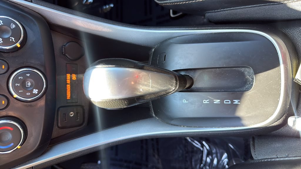 Used 2019 Chevrolet Trax LT w/ LT Convenience Package FWD image 16