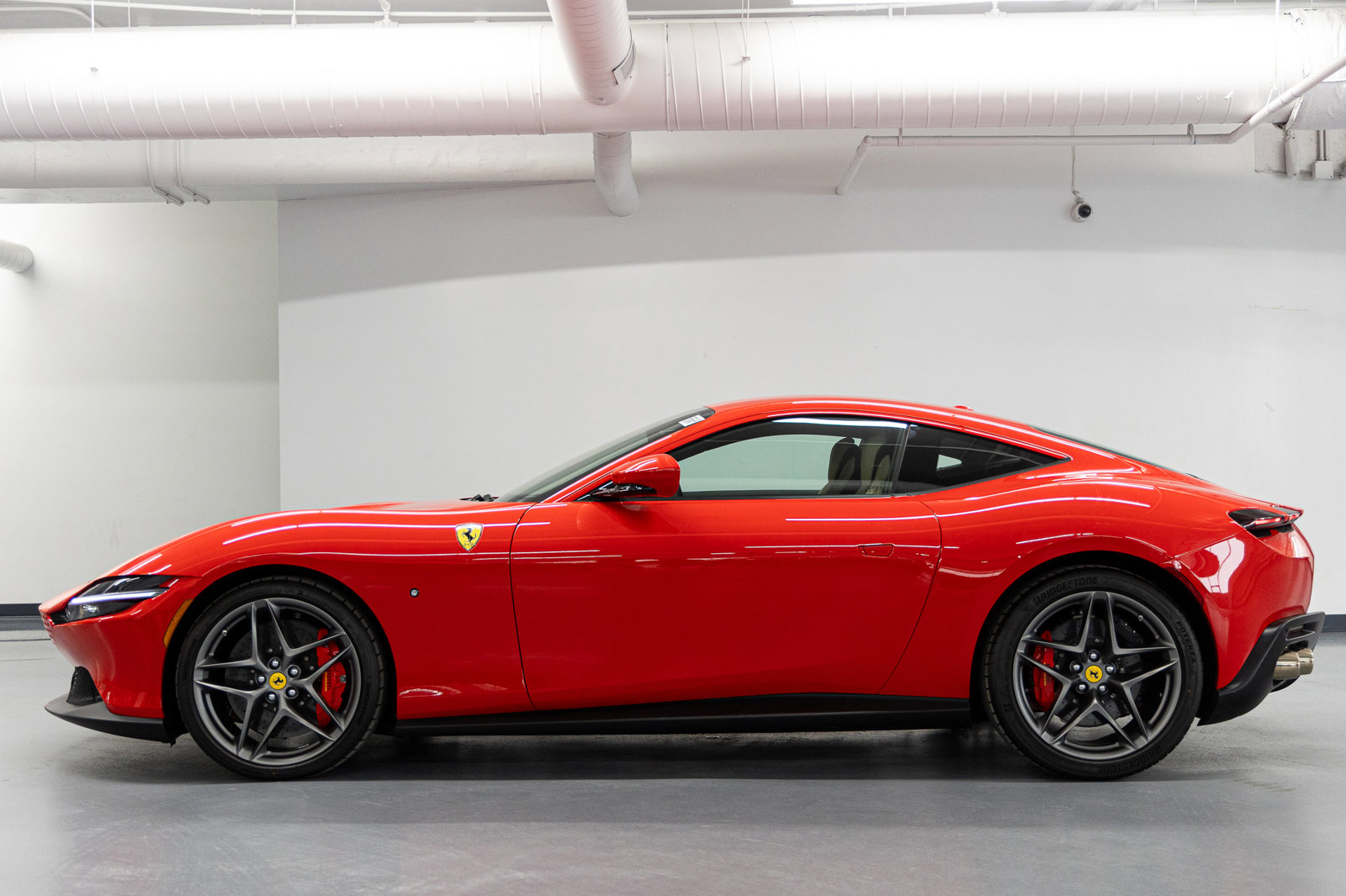 Used 2022 Ferrari Roma image 2