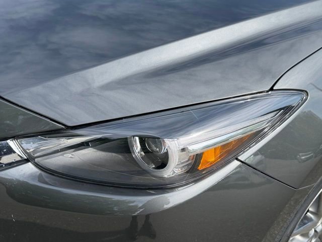 Used 2018 MAZDA MAZDA3 Grand Touring w/ Premium Equipment Package FWD image 9