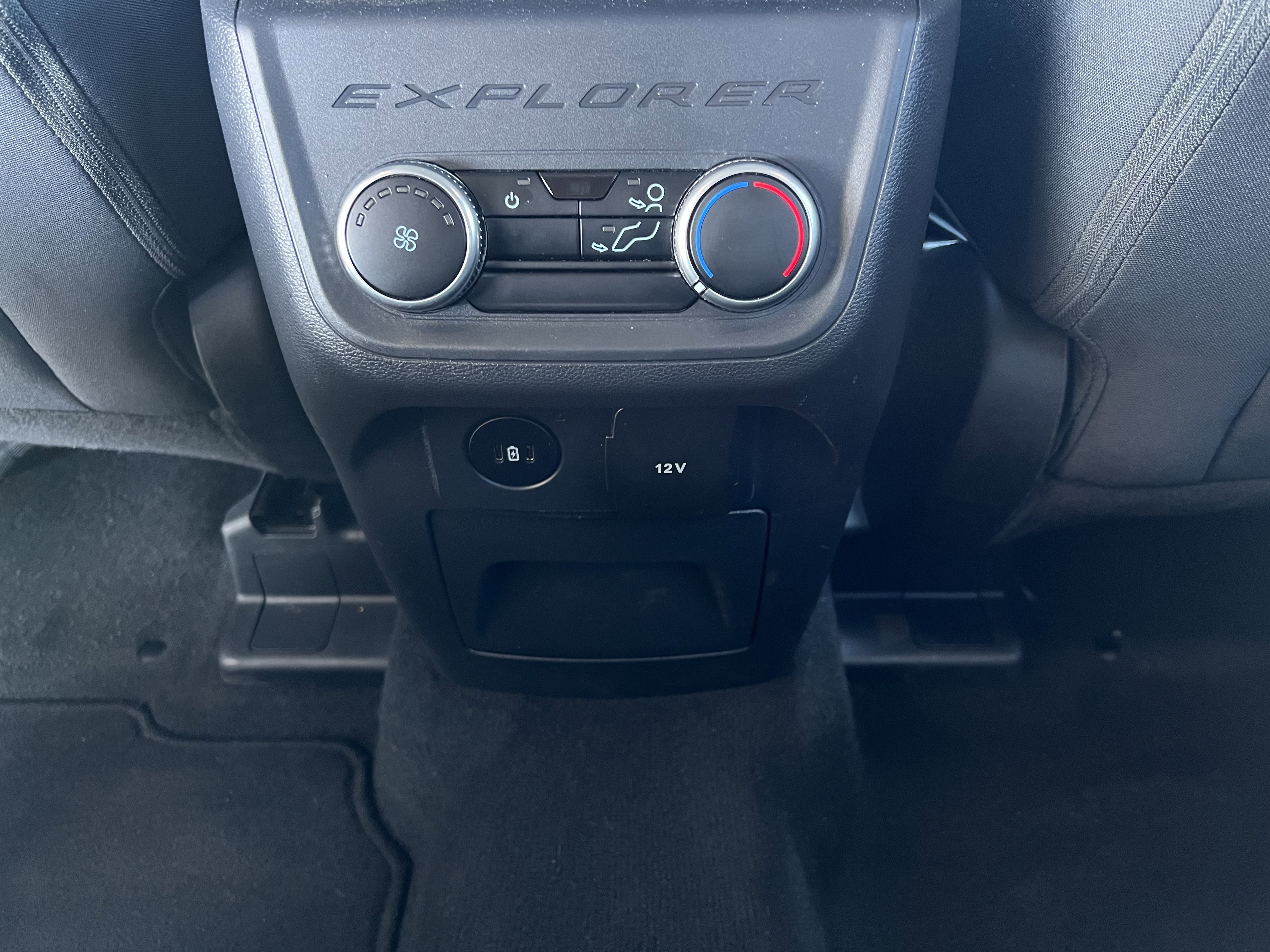 Used 2025 Ford Explorer Active AWD/4WD image 45