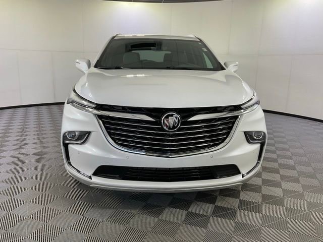 Used 2023 Buick Enclave Essence image 2