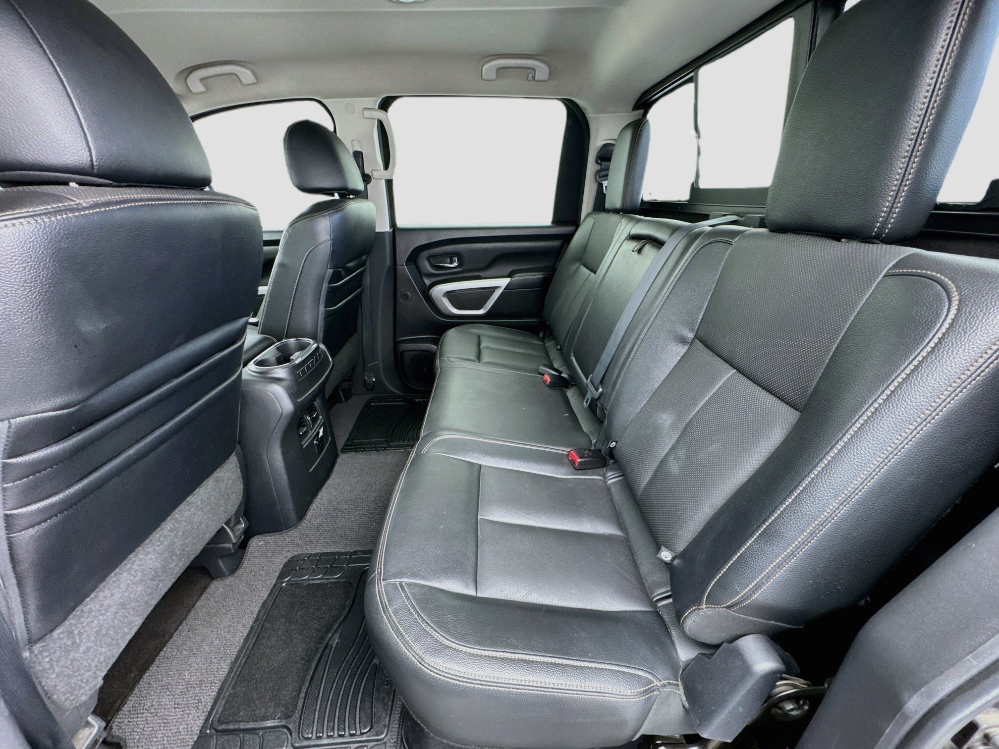 Used 2016 Nissan Titan SL AWD/4WD image 15