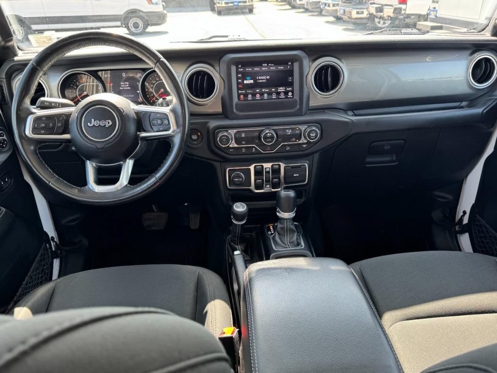 Used 2019 Jeep Wrangler Unlimited Sahara AWD/4WD image 11