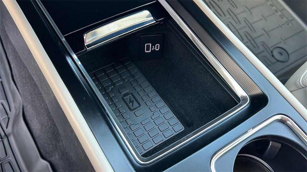 Used 2025 Lincoln Corsair Reserve w/ Jet Appearance Package image 16