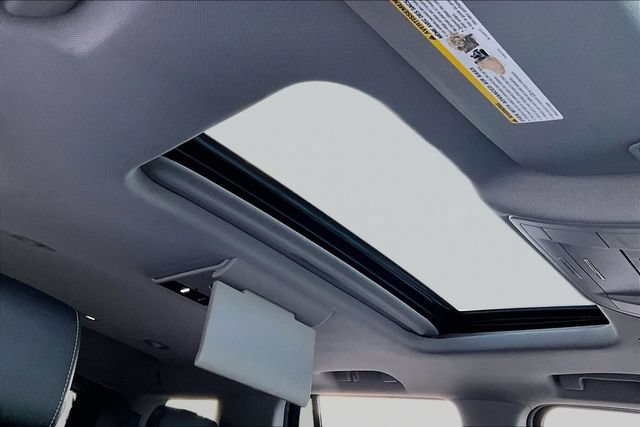 Used 2020 GMC Yukon SLT w/ Premium Edition AWD/4WD image 24