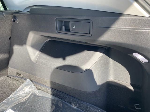 New 2025 Volkswagen Tiguan SE image 62