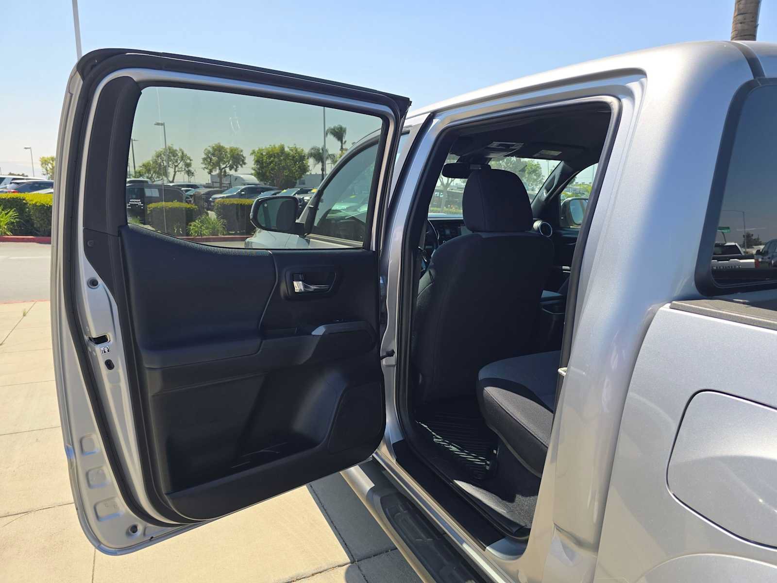 Used 2020 Toyota Tacoma TRD Sport w/ Technology Package RWD image 17