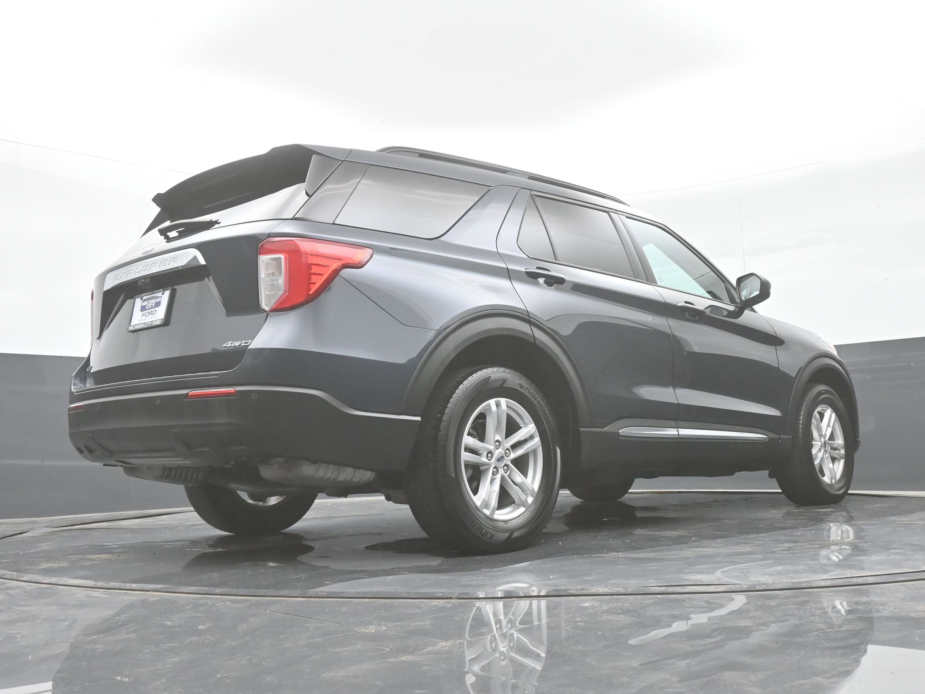 Used 2022 Ford Explorer XLT image 45