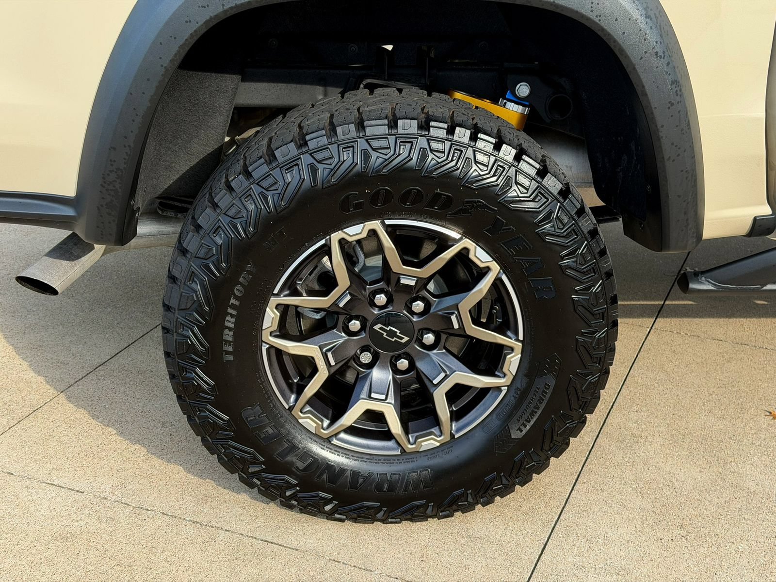 Used 2024 Chevrolet Colorado ZR2 w/ Technology Package AWD/4WD image 8