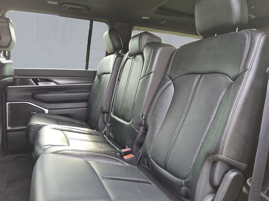 Used 2023 Jeep Wagoneer L Series II w/ Premium Group I image 13