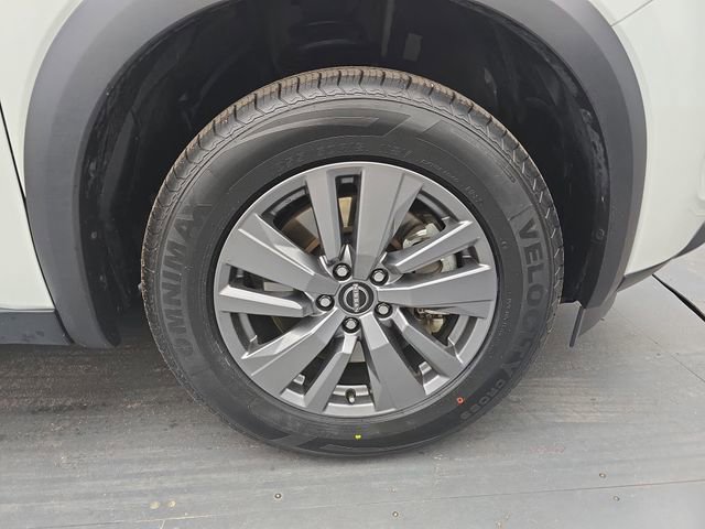 Used 2025 Nissan Pathfinder SV image 12