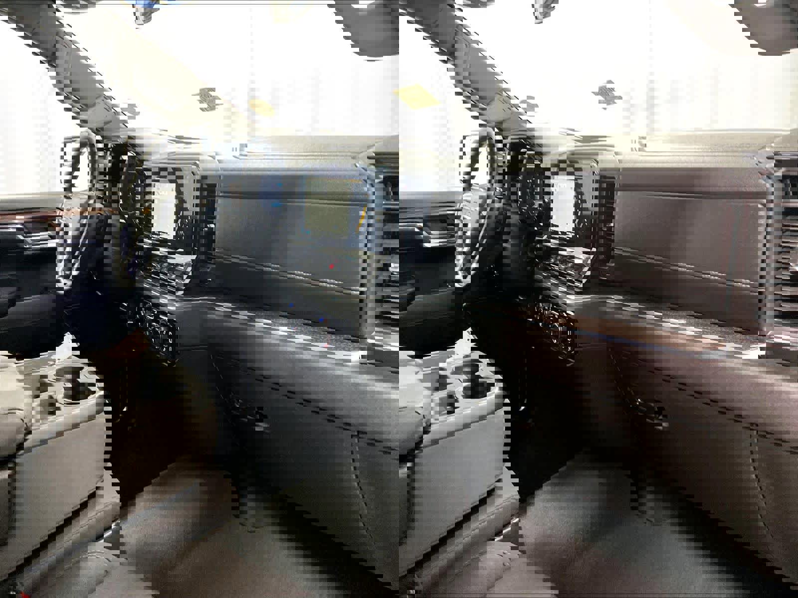 Used 2024 Chevrolet Silverado 1500 LT image 14