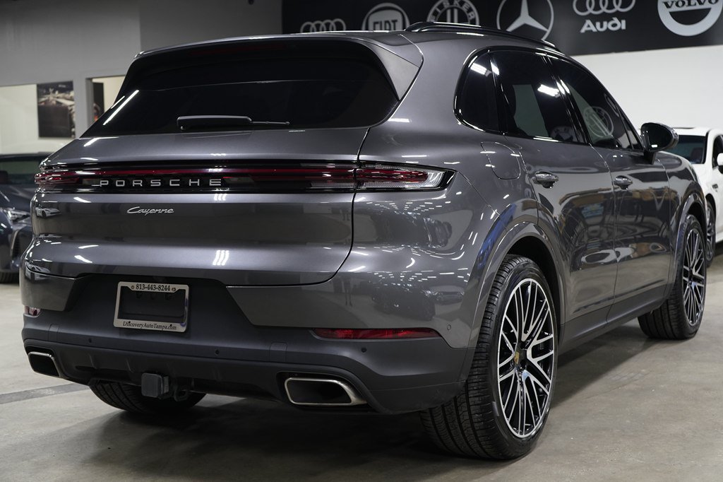Used 2024 Porsche Cayenne AWD/4WD image 5