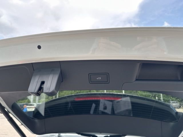 New 2025 Volkswagen Atlas Cross Sport SE image 9