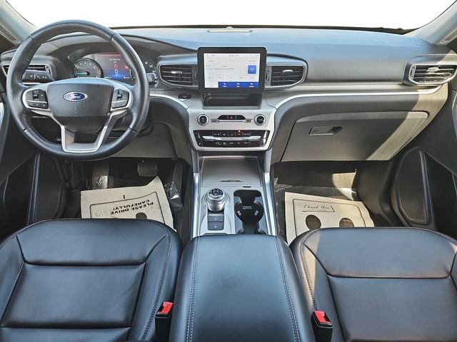 Used 2022 Ford Explorer XLT w/ Equipment Group 202A image 9