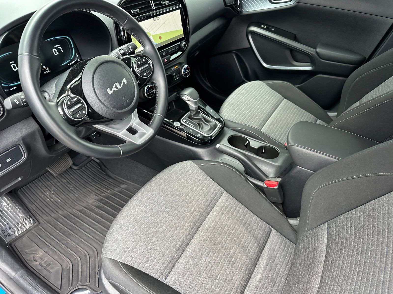 Used 2025 Kia Soul EX image 9