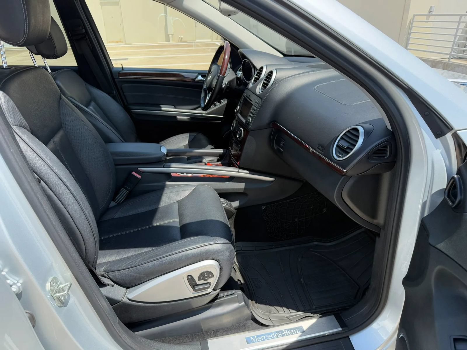 Used 2011 Mercedes-Benz GL 550 4MATIC image 17