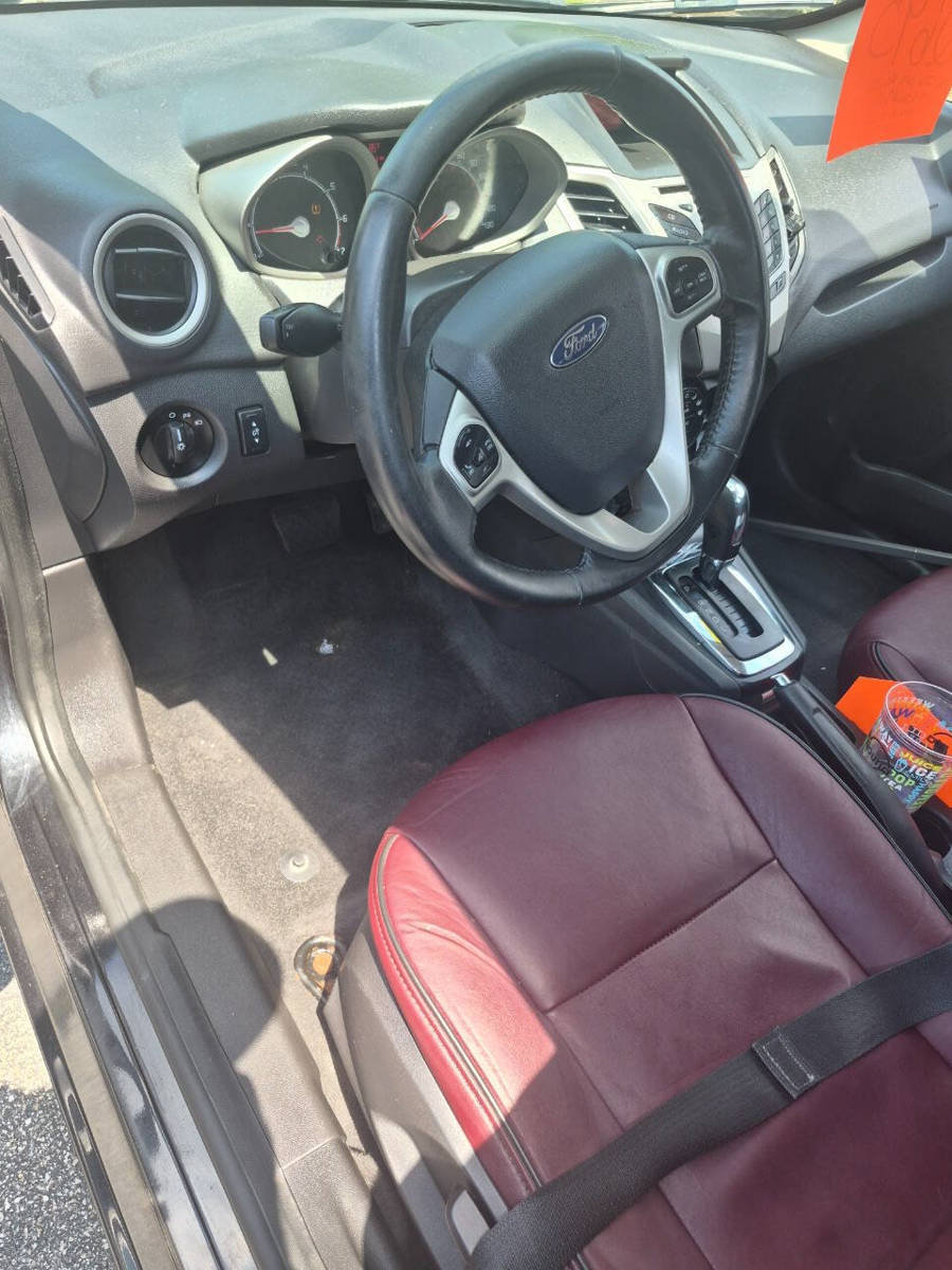 Used 2013 Ford Fiesta Titanium FWD image 6