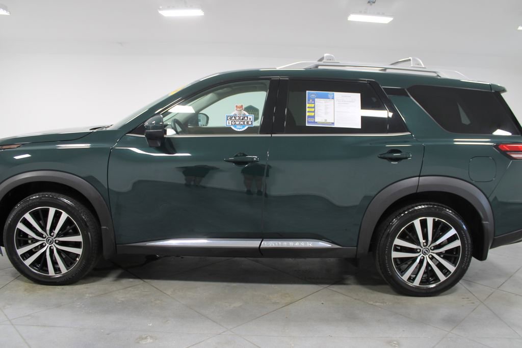 Used 2024 Nissan Pathfinder Platinum w/ Cargo Package image 6