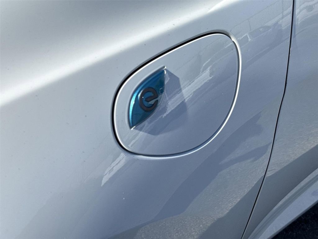 Used 2023 Chrysler Pacifica Touring-L image 27