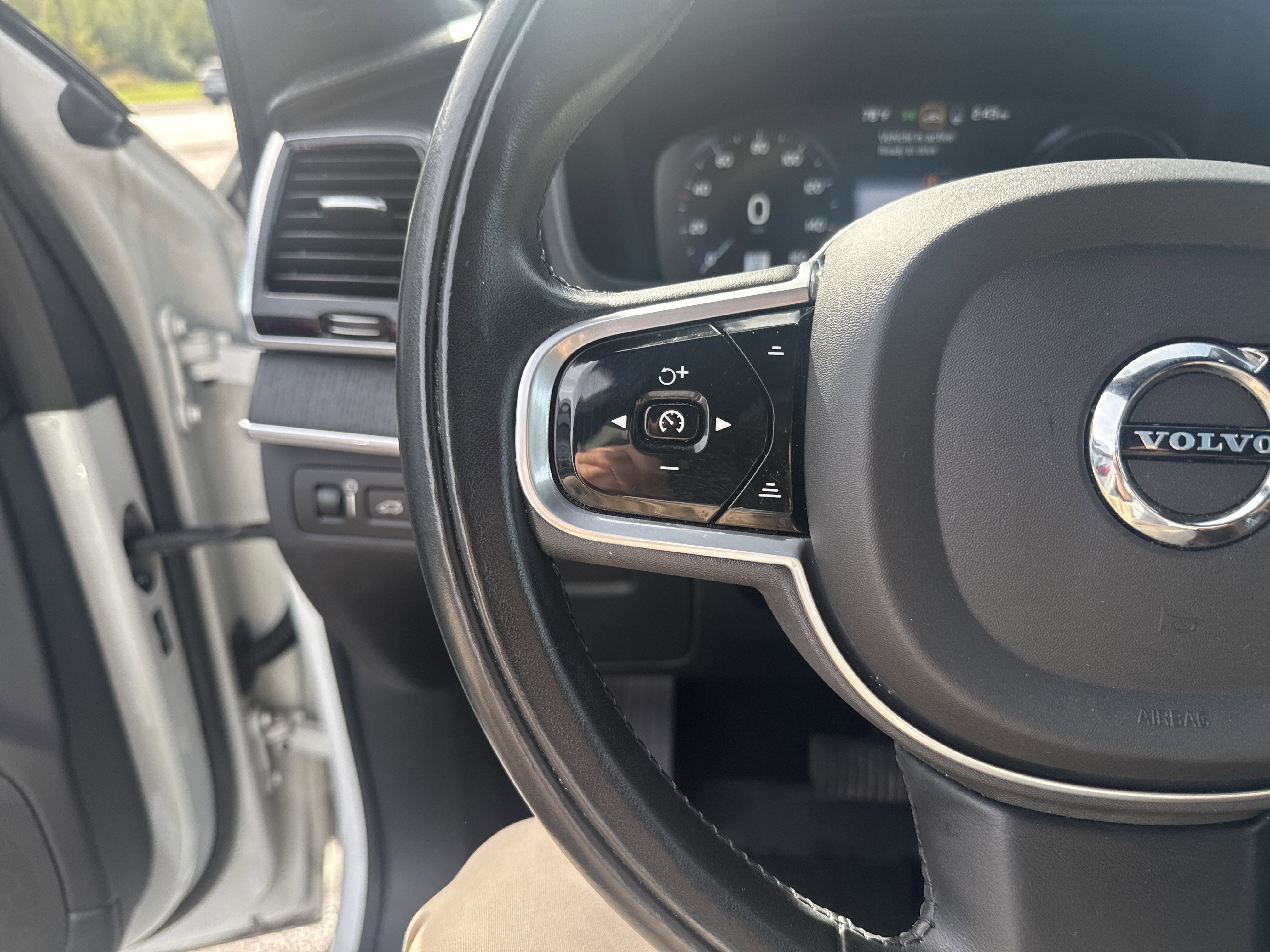 Used 2022 Volvo XC90 T8 Inscription image 18