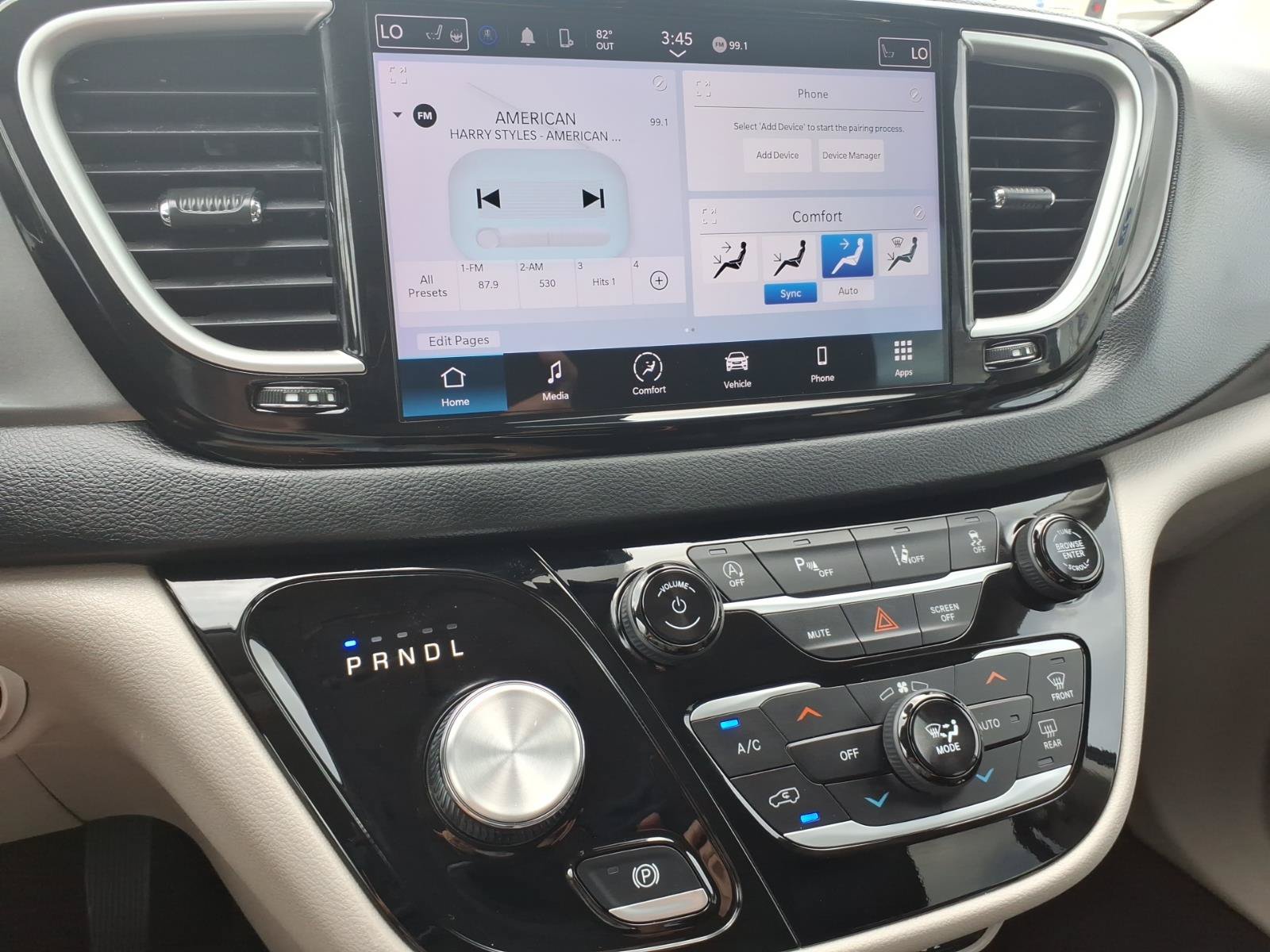 Used 2023 Chrysler Pacifica Touring-L FWD image 18
