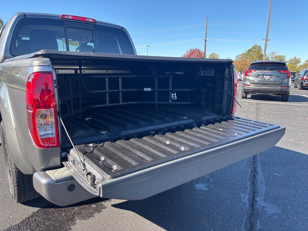 Used 2020 Nissan Frontier SV w/ Midnight Edition Floor Mats RWD image 15