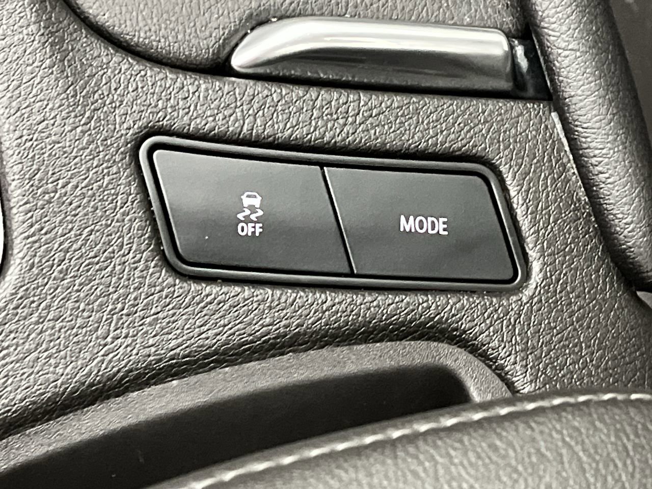 Certified 2024 Cadillac XT5 Sportv w/ LPO, Floor Liner Package AWD/4WD image 18