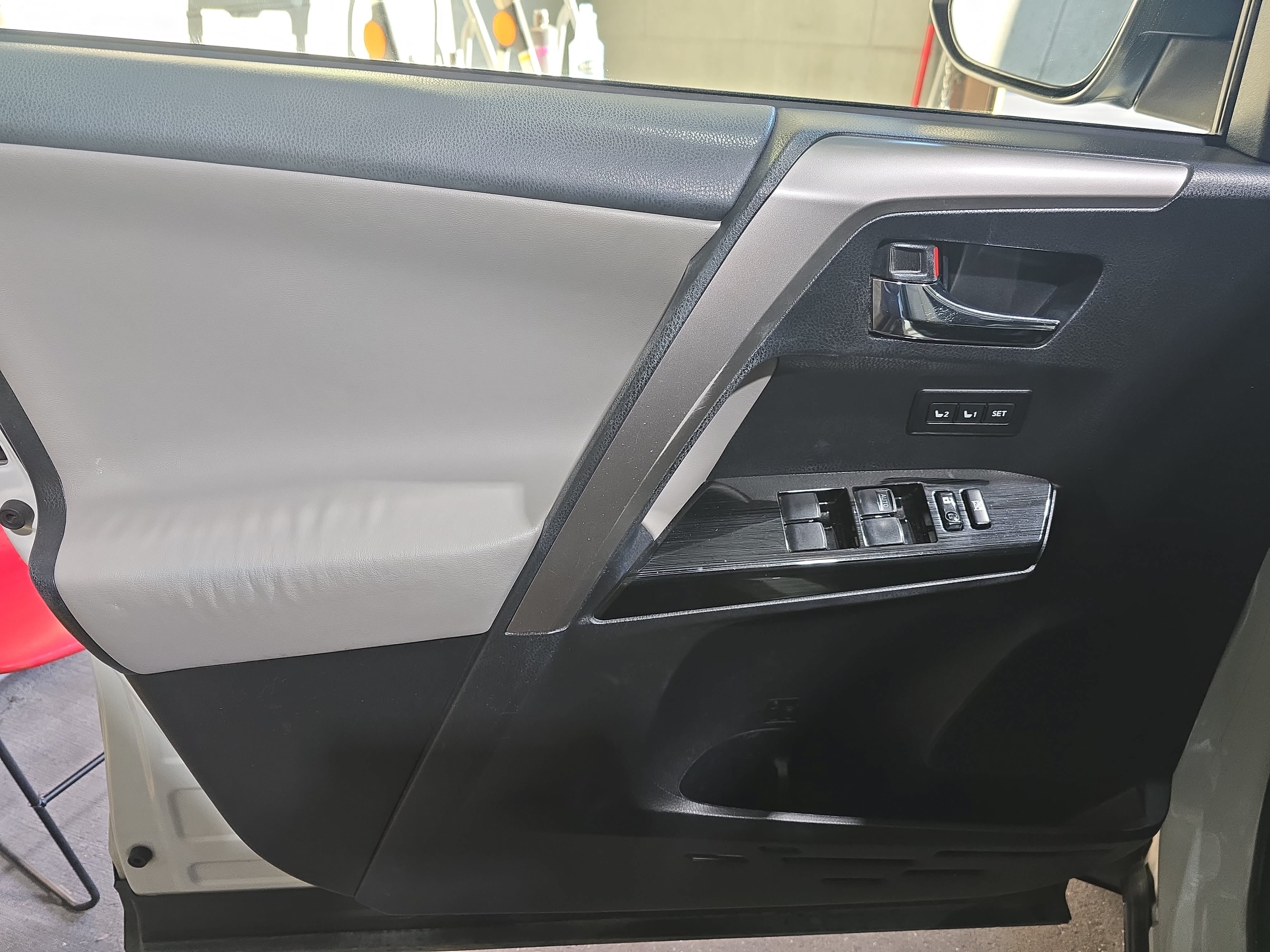 Used 2016 Toyota RAV4 Limited FWD image 25