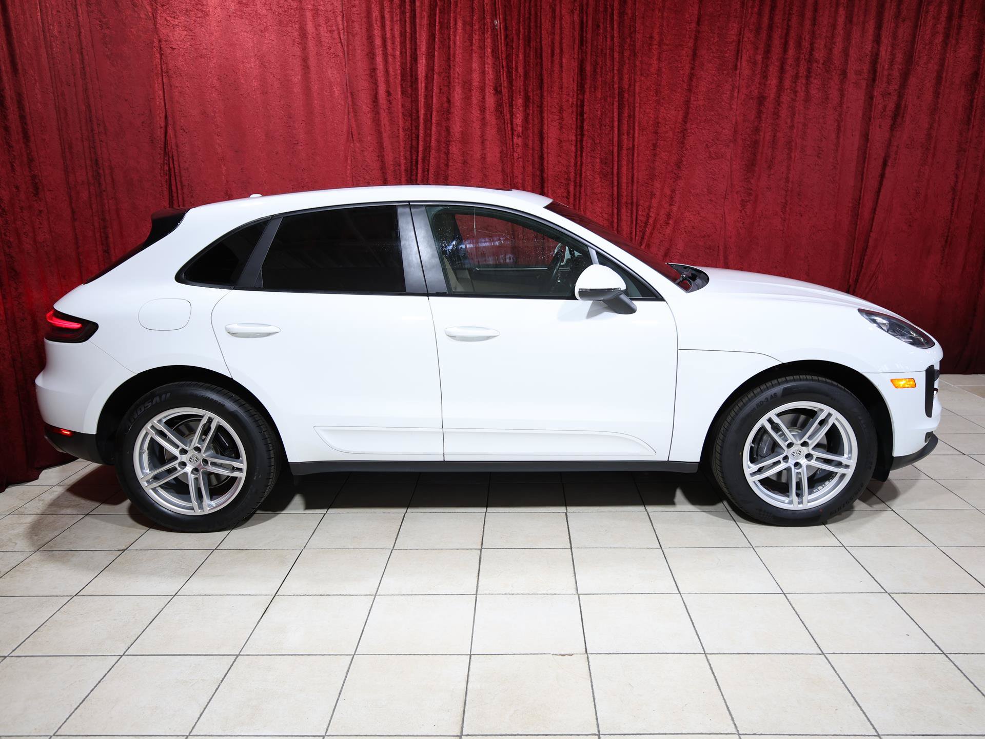 Used 2019 Porsche Macan AWD/4WD image 8