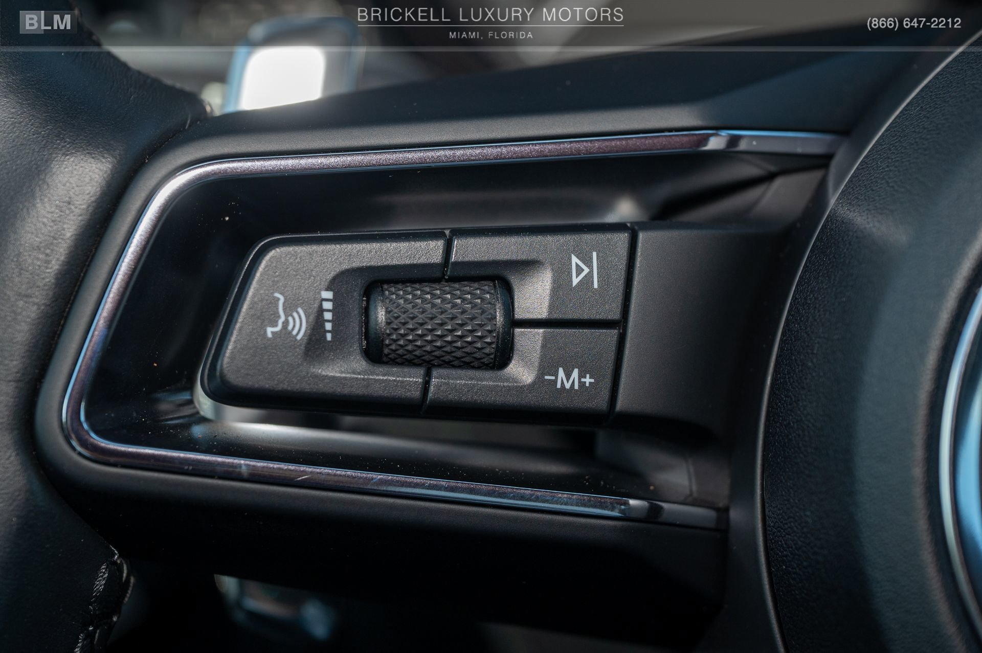 Used 2024 Porsche Macan image 30