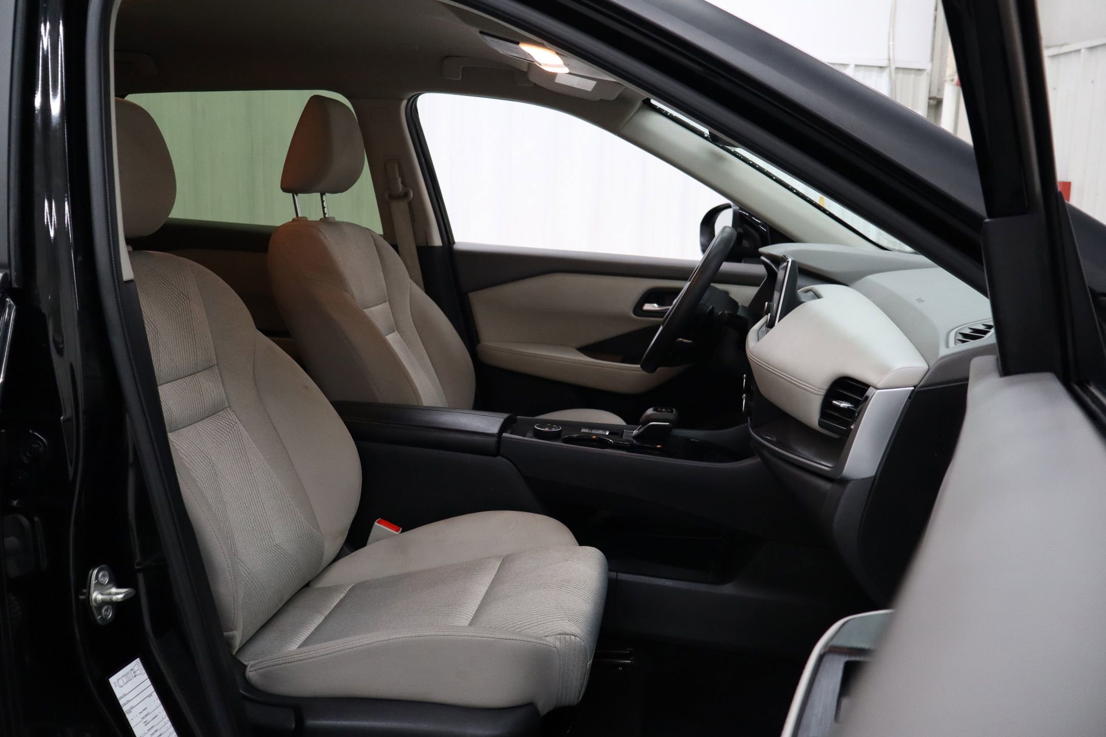 Used 2024 Nissan Rogue SV image 29