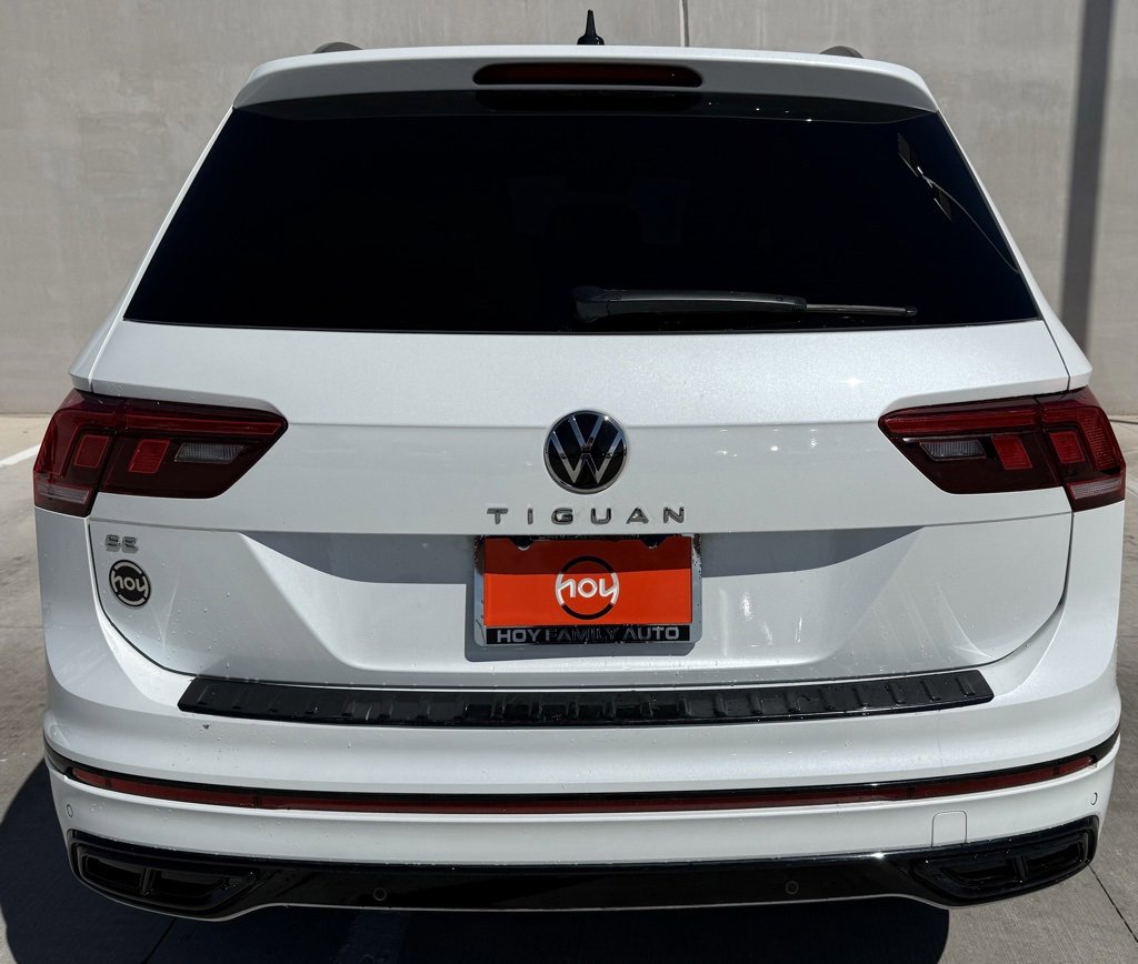 Certified 2024 Volkswagen Tiguan SE R-Line image 4