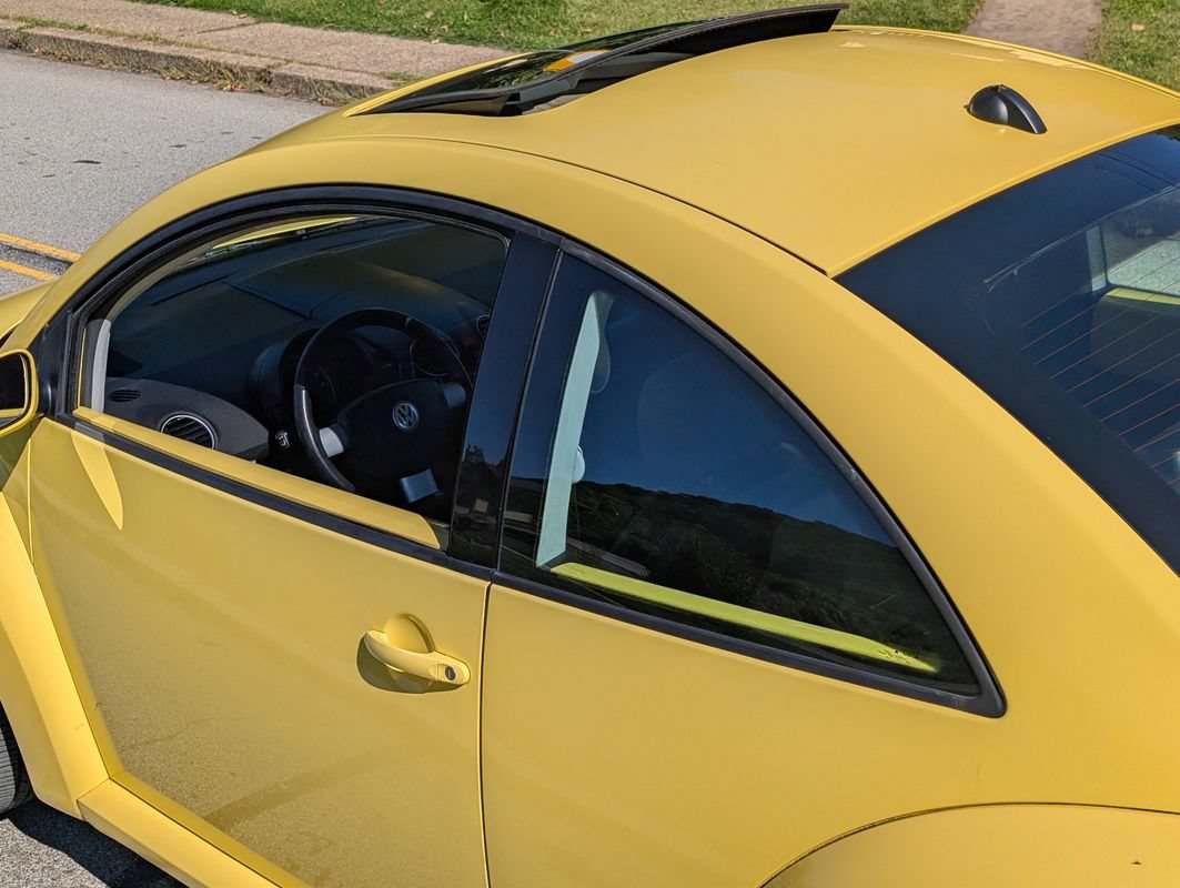 Used 2008 Volkswagen Beetle SE FWD image 34