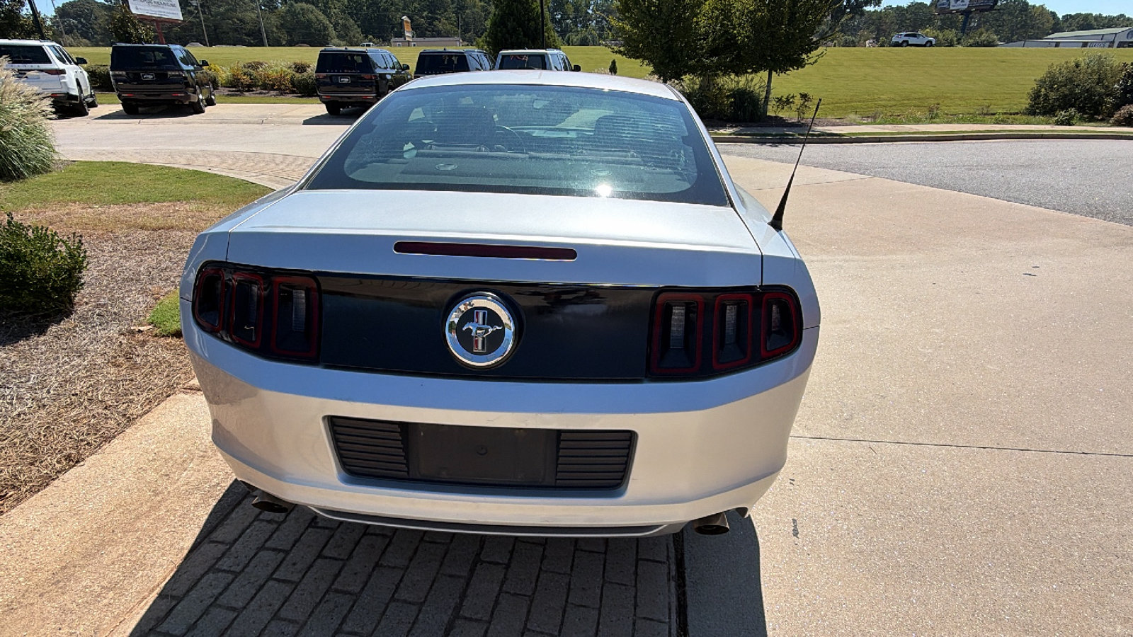 Used 2013 Ford Mustang Coupe RWD image 9
