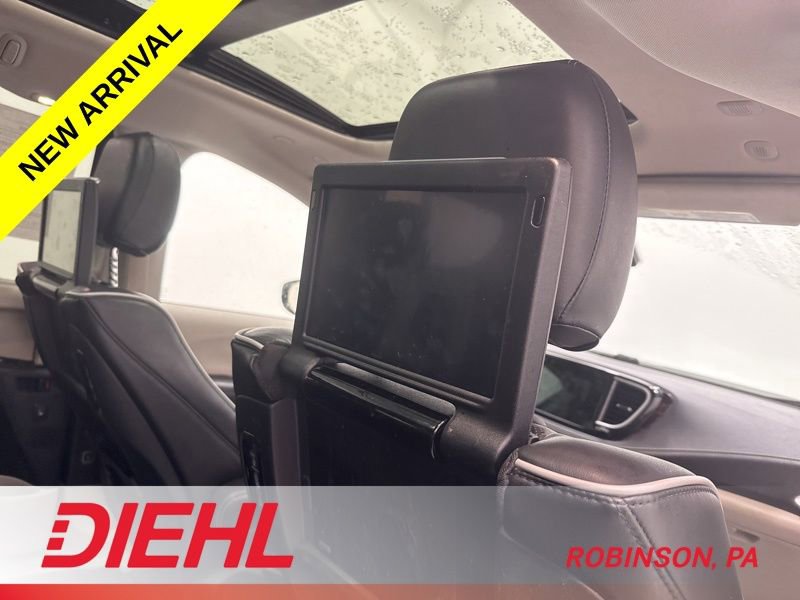 Used 2023 Chrysler Pacifica Limited w/ Uconnect Theater Family Group image 13
